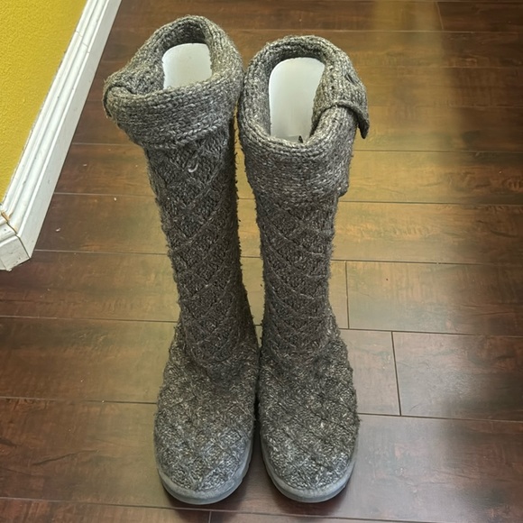 Pre-owned UGG Grey Crotchet Boots 11M - Picture 2 of 11